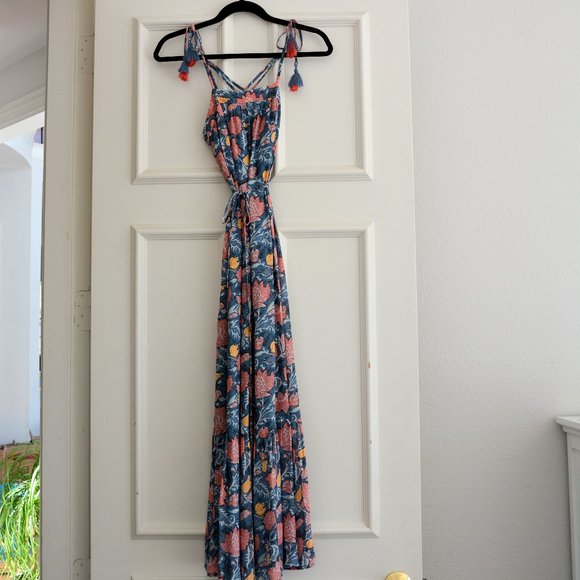 LOFT Dresses & Skirts - Gorgeous  Spring / Summer Dress